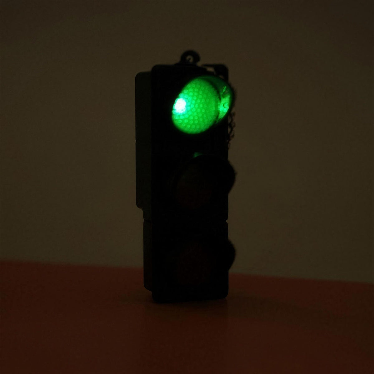Mini LED Traffic Light Keychain — 04-green-glow.jpg