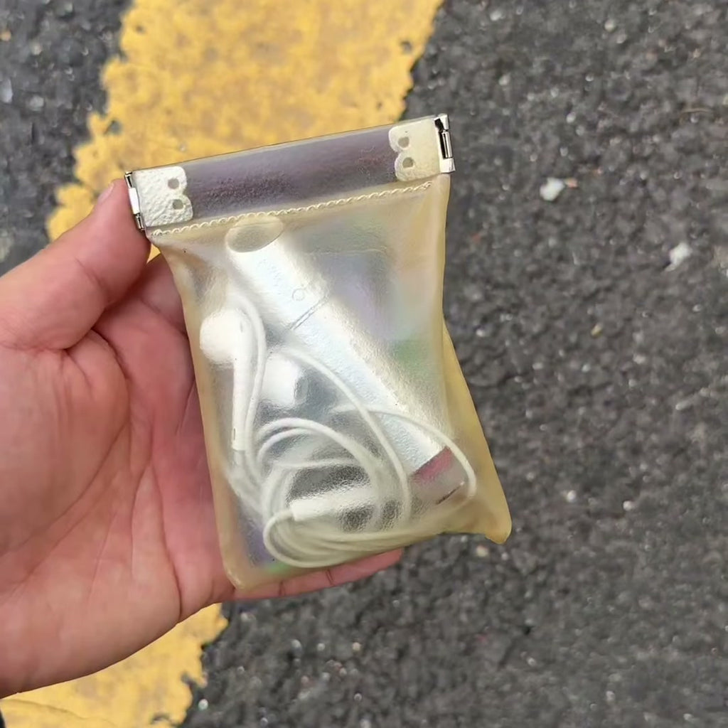 Frosted Squeeze Spring Pouch — Clear — owner_01.jpg